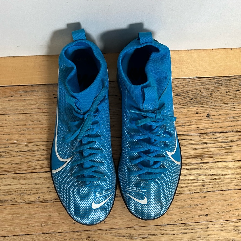 Girl’s Nike Shoes Size 6 Youth